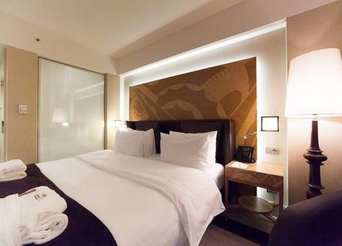 +78122440001 звонок из Crowne Plaza