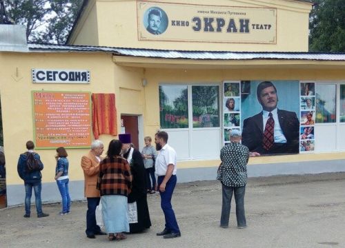 +79159114142 звонок из МКУК кинотеатр Экран городского поселения город Чухлома Чухломского муниципального района Костромской области имени выдающегося земляка народного артиста СССР М.И. Пуговкина