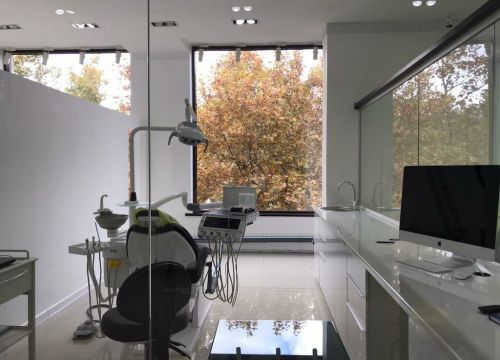 +79884659090 звонок из Центр имплантологии № 1